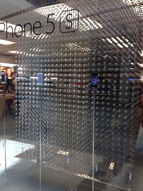 Apple iPhone 5S colors window display
