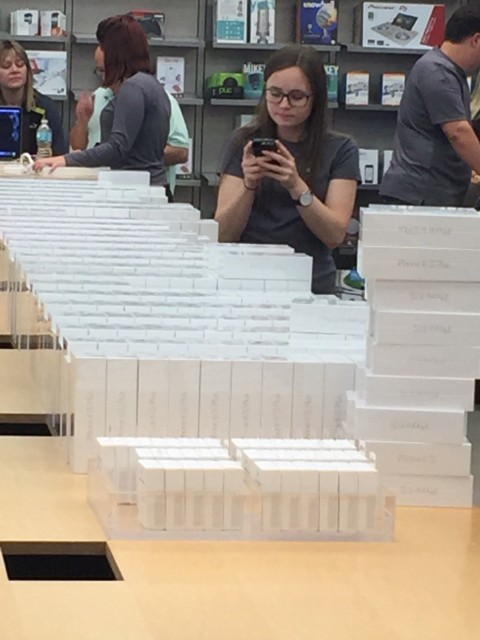 iPhone 6s release at Apple Store