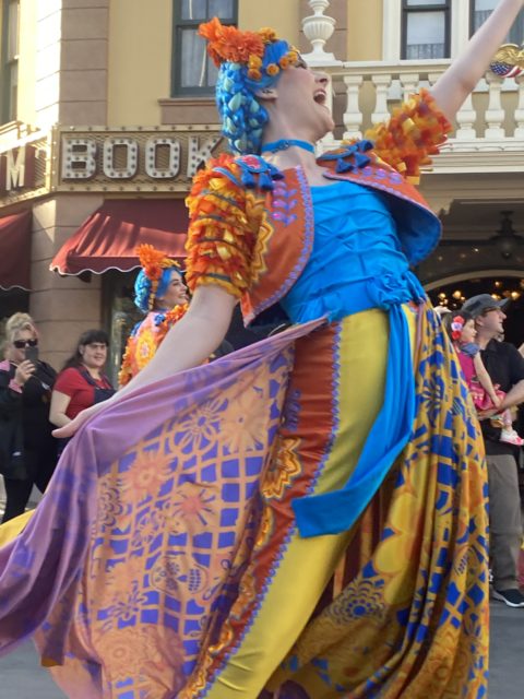 Disneyland Magic Happens performer