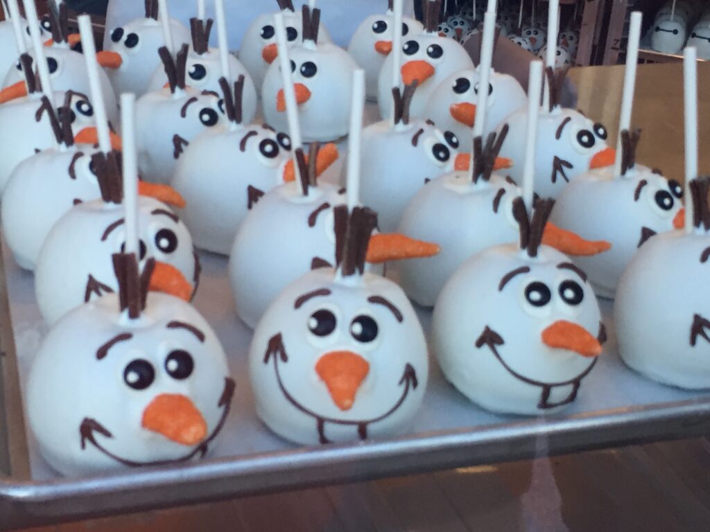 tray of Olaf candy apples